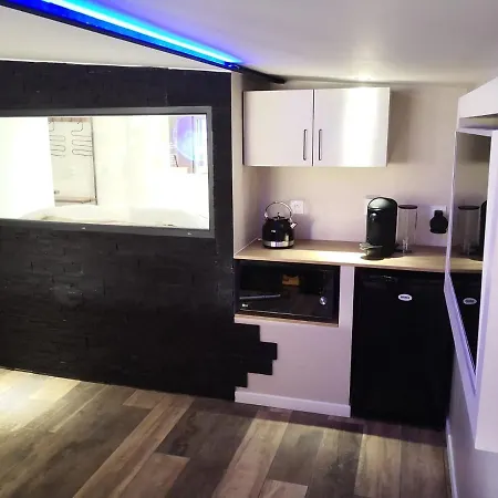 V&spa 2 D'hotes Avec Privatif Dont Avec Un Sauna Oda ve Kahvaltı